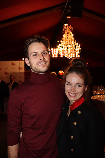 "Das Boot" Schauspieler Philip Birnstiel mit seiner Frau (Schauspielerin und Model Darya (Gritsyuk) bei Alfons Schuhbeck's VIP Premiere von "Festival" im teatro 2021/2022 (©Foto: Martin Schmitz)